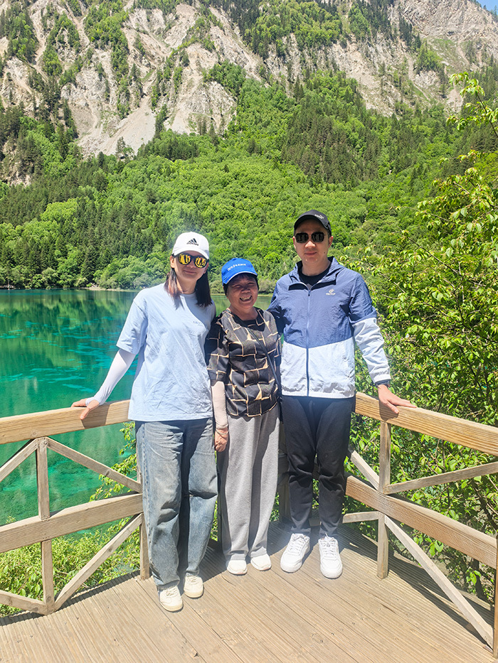 優(yōu)秀員工家屬合照